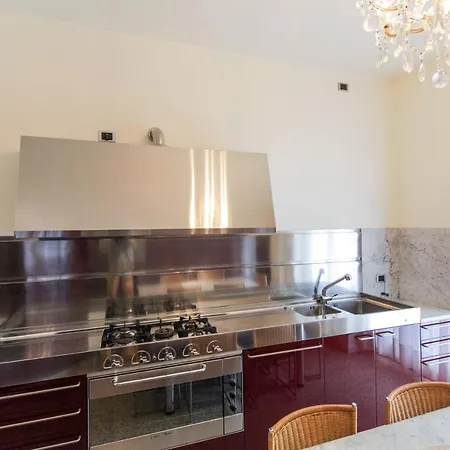Sleeps 10 Pool Air Con Wifi Стреза