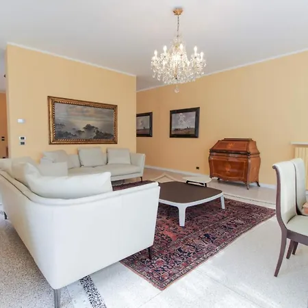Sleeps 10 Pool Air Con Wifi * Стреза