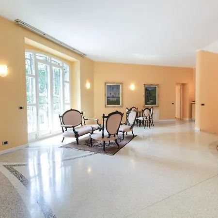 Sleeps 10 Pool Air Con Wifi Вилла