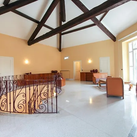 Sleeps 10 Pool Air Con Wifi Вилла