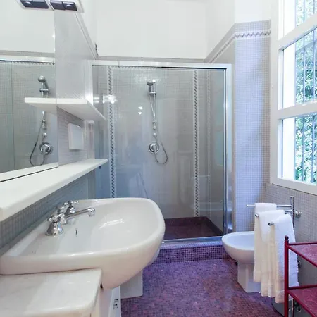 Sleeps 10 Pool Air Con Wifi Стреза