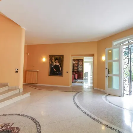 Sleeps 10 Pool Air Con Wifi