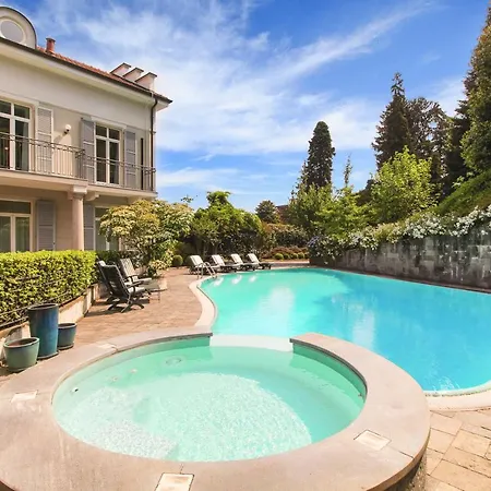 Sleeps 10 Pool Air Con Wifi